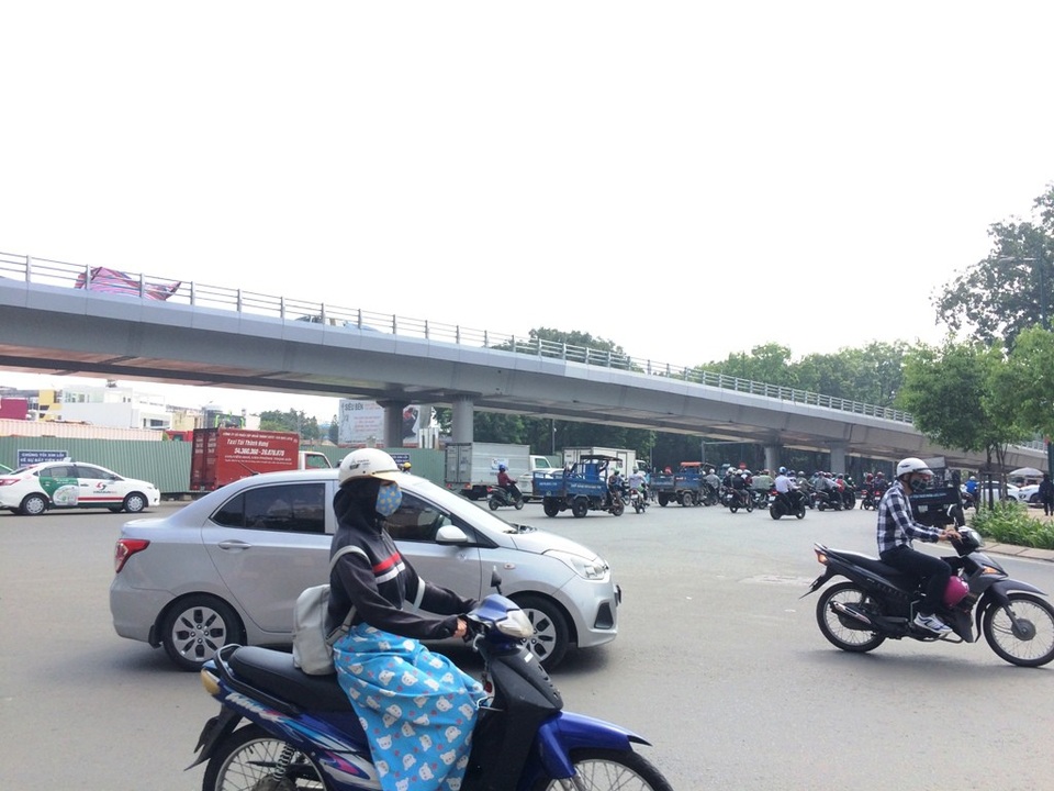 Thông xe cầu vượt “giải cứu” giao thông Tân Sơn Nhất - 1 Nhánh cầu vượt Nguyễn Kiệm - Hoàng Minh Giám sẽ thông xe vào sáng mai (16/11)