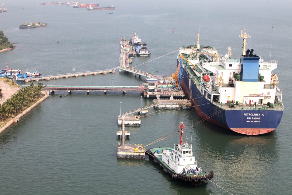 Giá xăng dầu nhập tăng mạnh, sau 1 năm vượt gần 3 triệu đồng/tấn - 1 Giá xăng dầu nhập khẩu xăng dầu đang tăng rất mạnh so với cùng kỳ năm trước 2016