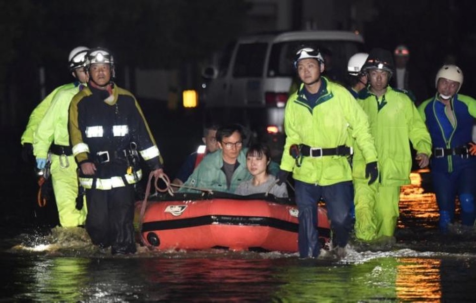 Theo thống kê mới nhất của giới chức tỉnh Fukuoka, tính đến sáng nay 6/7, trận mưa kéo dài đã khiến một người đàn ông 93 tuổi thiệt mạng, 3 người khác bị thương và một số người vẫn đang bị mất tích.