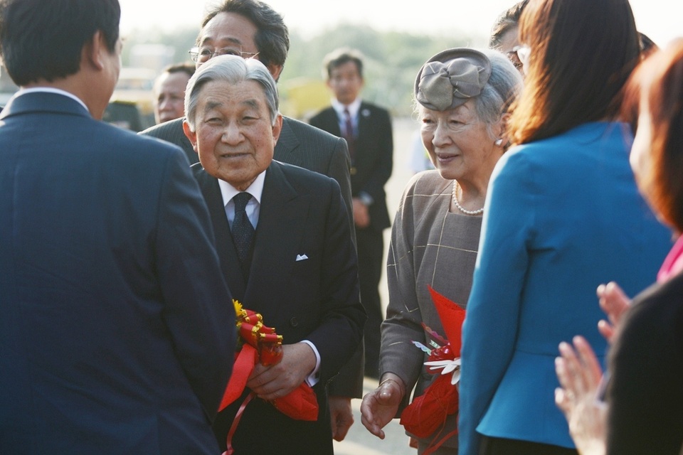 Người dân Cố đô Huế nồng nhiệt đón Nhật hoàng và Hoàng hậu - 10 Người dân Cố đô Huế nồng nhiệt đón Nhật hoàng và Hoàng hậu - 10