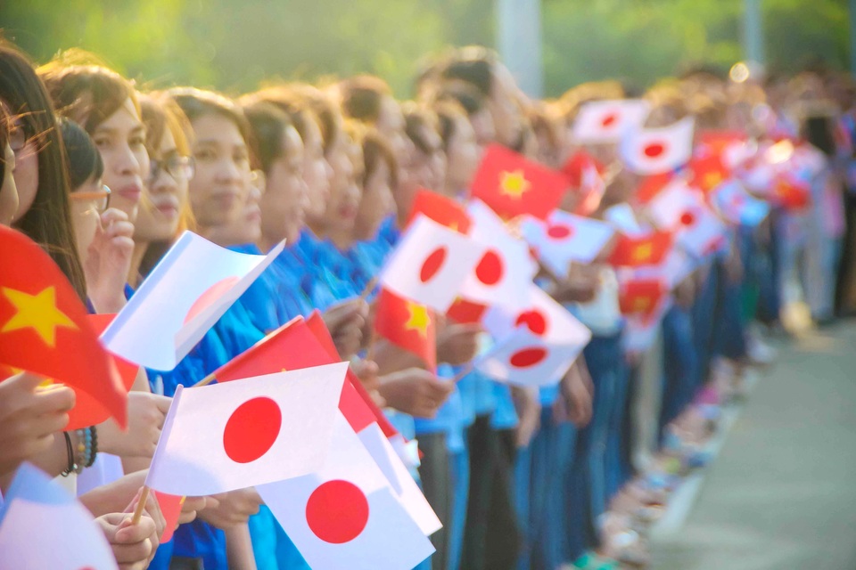 Người dân Cố đô Huế nồng nhiệt đón Nhật hoàng và Hoàng hậu - 14 Người dân Cố đô Huế nồng nhiệt đón Nhật hoàng và Hoàng hậu - 14