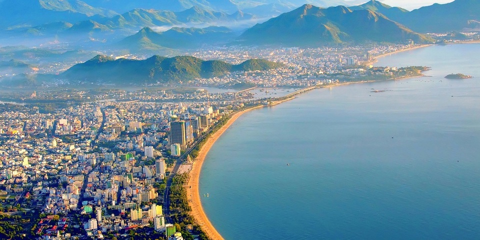Thành phố biển Nha Trang của tác giả Vũ Ngọc Hoàng (Khánh Hòa)