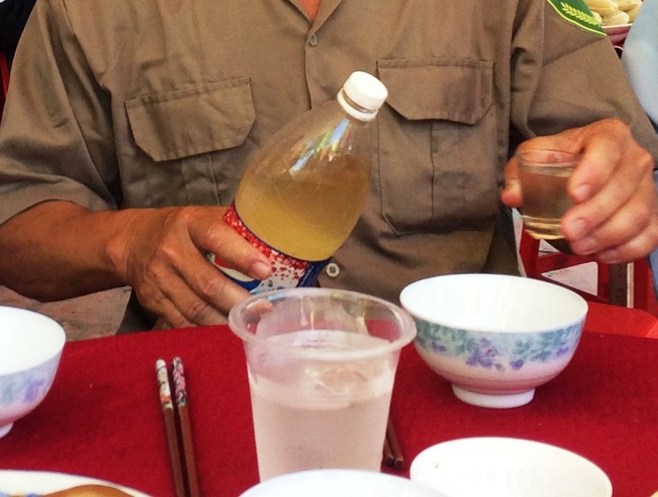 9 cán bộ quản lý thị trường nhậu trong giờ làm việc xin cắt hết khen thưởng - 1
(ảnh minh họa)