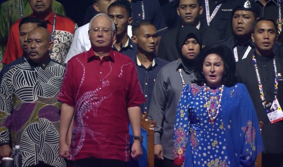 Lễ bế mạc SEA Games 29: Bữa tiệc của âm nhạc - 9
Thủ tướng Malaysia - Mohd Najib bin Abdul Razak (thứ hai từ trái sang)