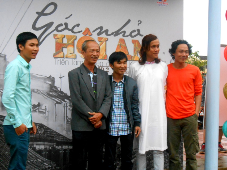 Nhiếp ảnh gia chụp ảnh lưu niệm