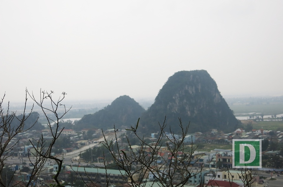 “Check in” 4 điểm đến quyến rũ ở Đà Nẵng - 1 Ngũ Hành Sơn nhìn từ Vọng Giang Đài trên ngọn Thủy Sơn