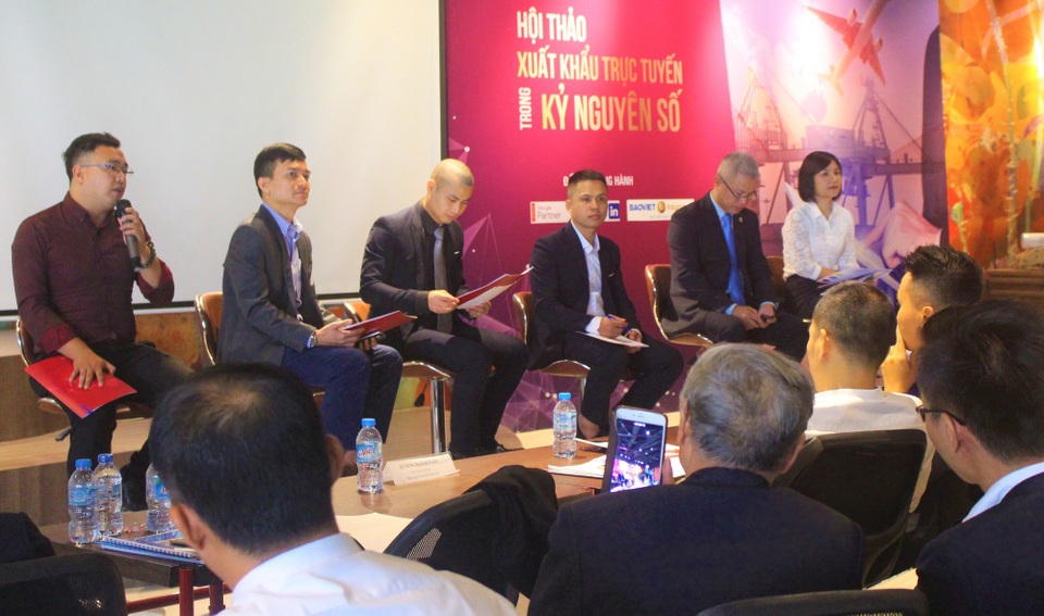 Xuất khẩu trực tuyến: Lợi nhưng vẫn sợ bị lừa - 1
Hội thảo Xuất khẩu trực tuyến trong kỷ nguyên số tổ chức mới đây với sự tham gia của nhiều chuyên gia, nhà phân tích đầu ngành. Ảnh: Hồng Vân