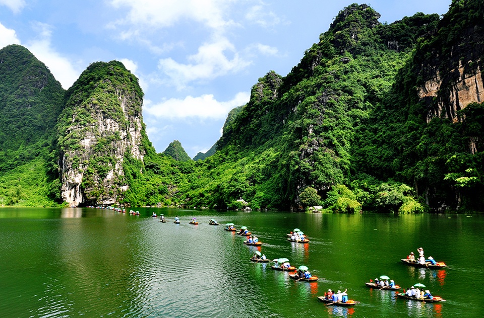 Du lịch Việt Nam tăng trưởng dẫn đầu châu Á năm 2017 - 2 Ninh Bình - Hạ Long trên cạn ở Việt Nam