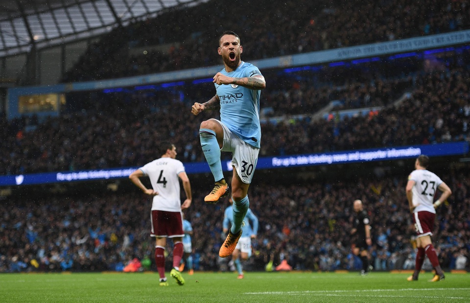 Man City 3-0 Burnley: Thầy trò Guardiola bứt phá - 3
Otamendi phấn khích sau khi ghi bàn