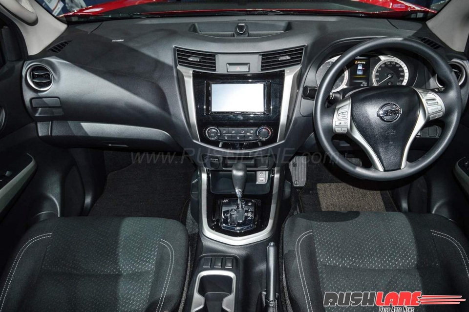 Nissan Navara Black Edition ra mắt với giá từ 519 triệu đồng - 9 Nissan Navara Black Edition ra mắt với giá từ 519 triệu đồng - 9