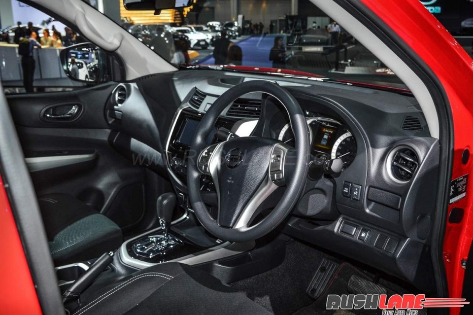 Nissan Navara Black Edition ra mắt với giá từ 519 triệu đồng - 8 Nissan Navara Black Edition ra mắt với giá từ 519 triệu đồng - 8