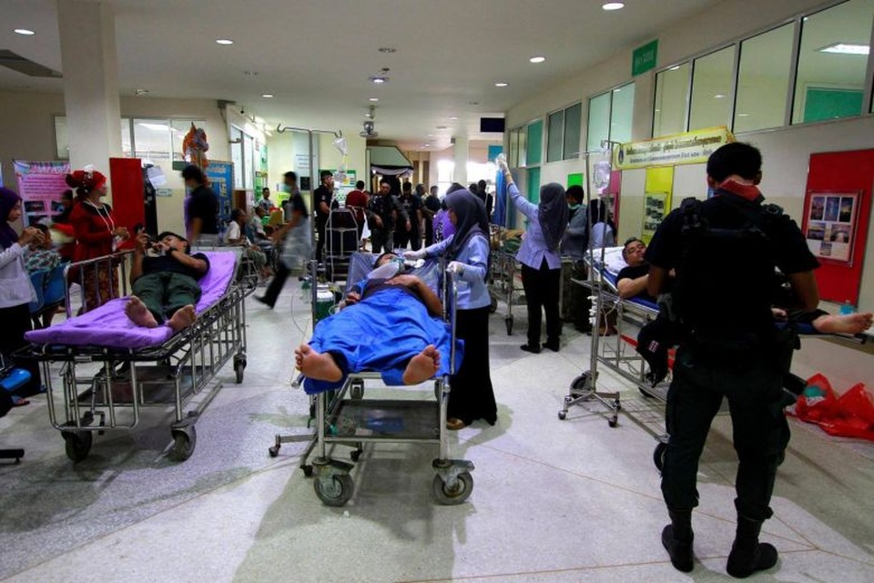 Nổ bom liên tiếp tại Thái Lan, 1 người chết, 20 người bị thương - 1 Các binh sĩ Thái Lan được cấp cứu trong bệnh viện sau vụ tấn công. (Ảnh: Reuters)