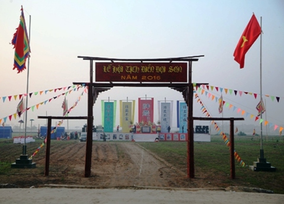 Sẽ có máy cày trong lễ hội "vua đi cày" - 1 Trong nhiều năm trở lại đây, tỉnh Hà Nam đã phục dựng thành công, tái hiện lại truyền thống Dĩ nông vi bản để khuyến khích nông nghiệp
