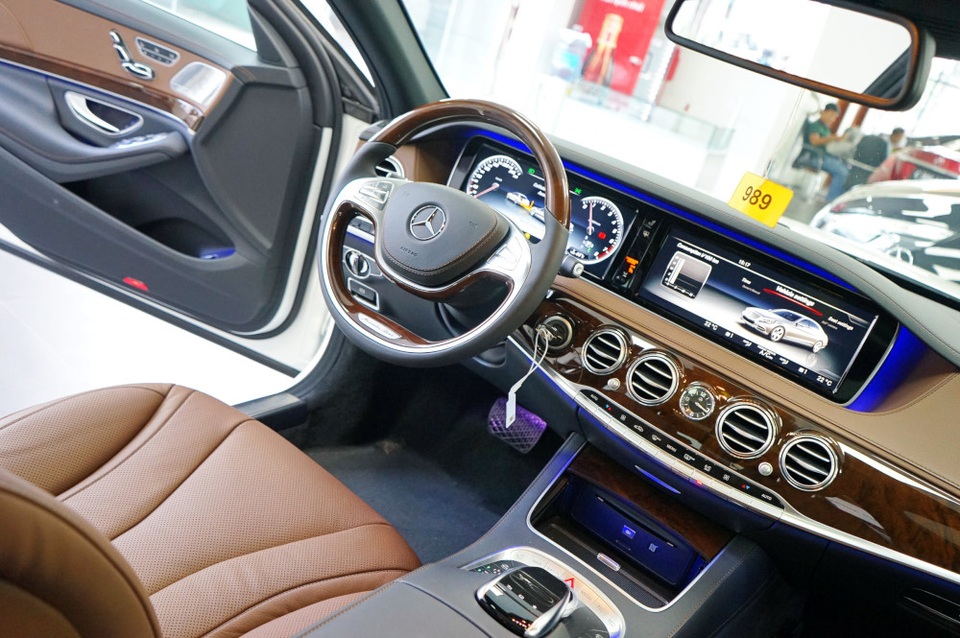 Mercedes-Benz bàn giao 25 xe S-Class cho Bộ Ngoại giao Việt Nam - 3
Nội thất lịch lãm và sang trọng của S400 L