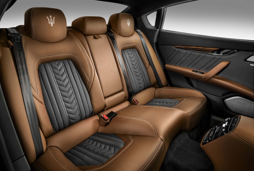 Quattroporte - Dòng xe đẳng cấp nguyên thủ - 4 Nội thất tinh tế sang trọng, kết hợp lụa Zegna danh tiếng