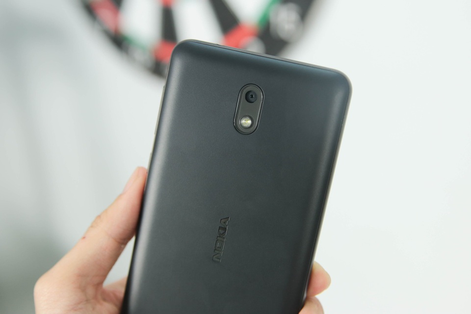 Nokia trang bị cho máy camera chính 8 MP tự động lấy nét và trợ sáng bằng đèn Flash.