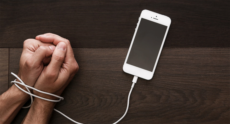 8 dấu hiệu của hội chứng "sợ không có điện thoại" - 1