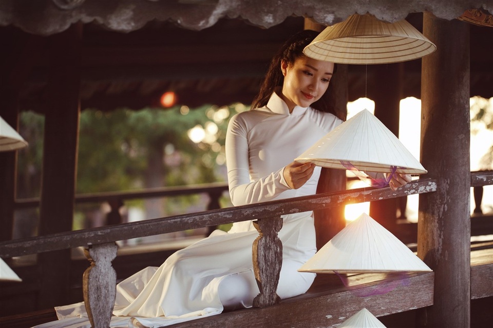 Ngẩn ngơ nhan sắc “Nàng thơ xứ Huế” Ngọc Trân khi tái xuất làm MC - 10 Ngọc Trân cho biết, thông thường cô rất ít khi trang điểm, chỉ dùng kem chống nắng, dưỡng da nhẹ, khi có chương trình mới make-up. Cô yêu thích vẻ đẹp tự nhiên, mộc mạc.