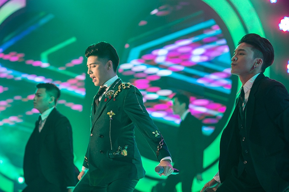 Trong một sự kiện diễn ra tại Đà Nẵng vào tối 4/5, Noo Phước Thịnh mang đến ca khúc “Mình thích thì mình yêu thôi”. Đây là một bản hit được nam huấn luyện viên Giọng hát Việt 2017 thường xuyên lựa chọn để trình diễn trong những sự kiện lớn mà anh tham gia, mới đây nhất là tại sự kiện Influence Asia 2017 diễn ra ở Malaysia mà anh là khách mời duy nhất đại diện cho Việt Nam.