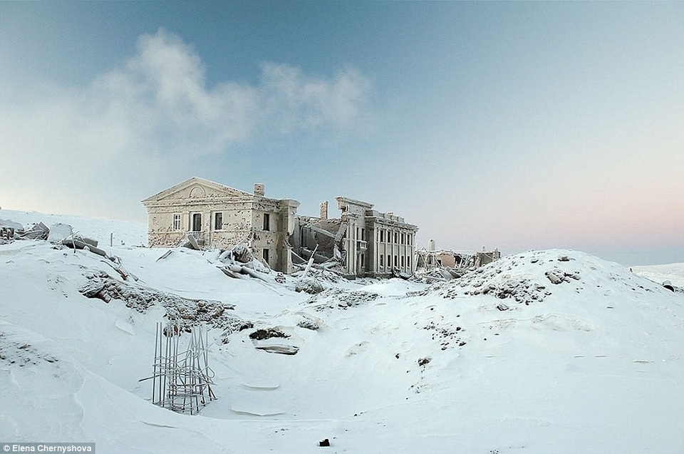 Đông cứng trong thành phố lạnh -55 độ C, tuyết ngập lên tận đầu - 2 Mùa đông nhiệt độ ở đây có thể hạ thấp xuống -55 độ C