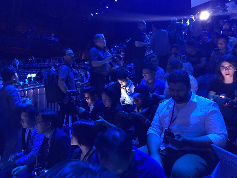 Samsung ra mắt Galaxy Note8 với camera kép ấn tượng - 4
Sự kiện thu hút rất nhiều phóng viên từ khắp nơi trên thế giới tới tham dự.