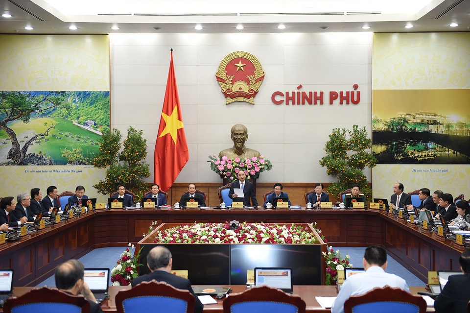 Các tỉnh về Hà Nội chúc Tết đã giảm 70% - 2
Thủ tướng yêu cầu bắt tay ngay vào công việc từ đầu năm, không để tình trạng quý I đủng đỉnh (ảnh: VGP)