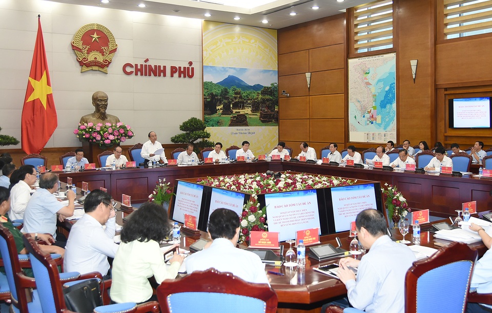 Thủ tướng lo vì sức vươn của TPHCM đang chậm lại - 1 Thủ tướng chủ trì cuộc họp với lãnh đạo Thành ủy TPHCM