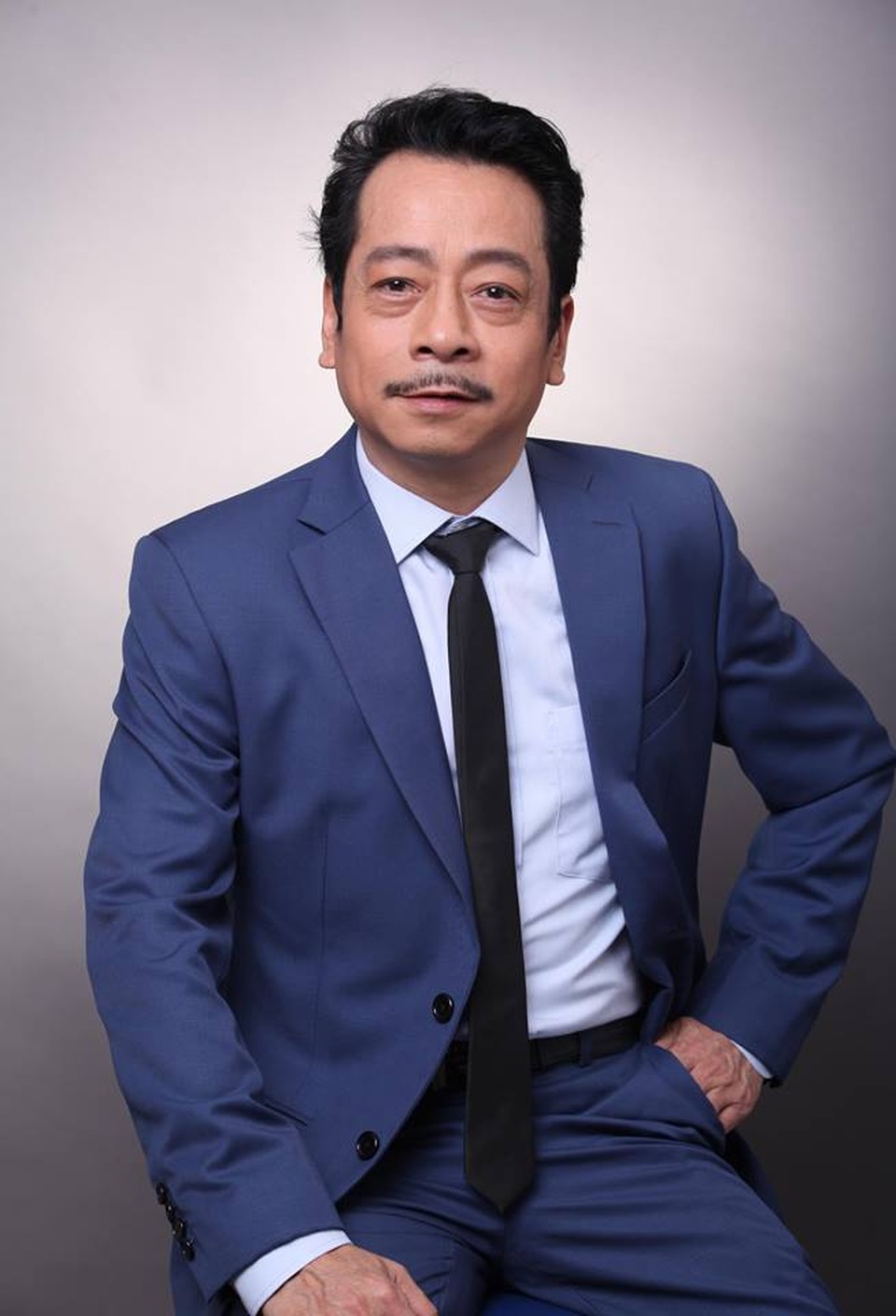 NSND Hoàng Dũng mua mấy chục “ngôi nhà”, NSƯT Công Lý “ghen” với đồng nghiệp - 1 Chia sẻ trong chương trình “Bản thiết kế cuộc sống” vừa phát sóng trên VTV, NSND Hoàng Dũng nói: Sau khi đóng Phan Quân tôi cũng mua được mấy chục ngôi nhà. Đó là tài sản thật nhưng tài sản tôi muốn nói đến chính là tình cảm khán giả dành cho tôi.