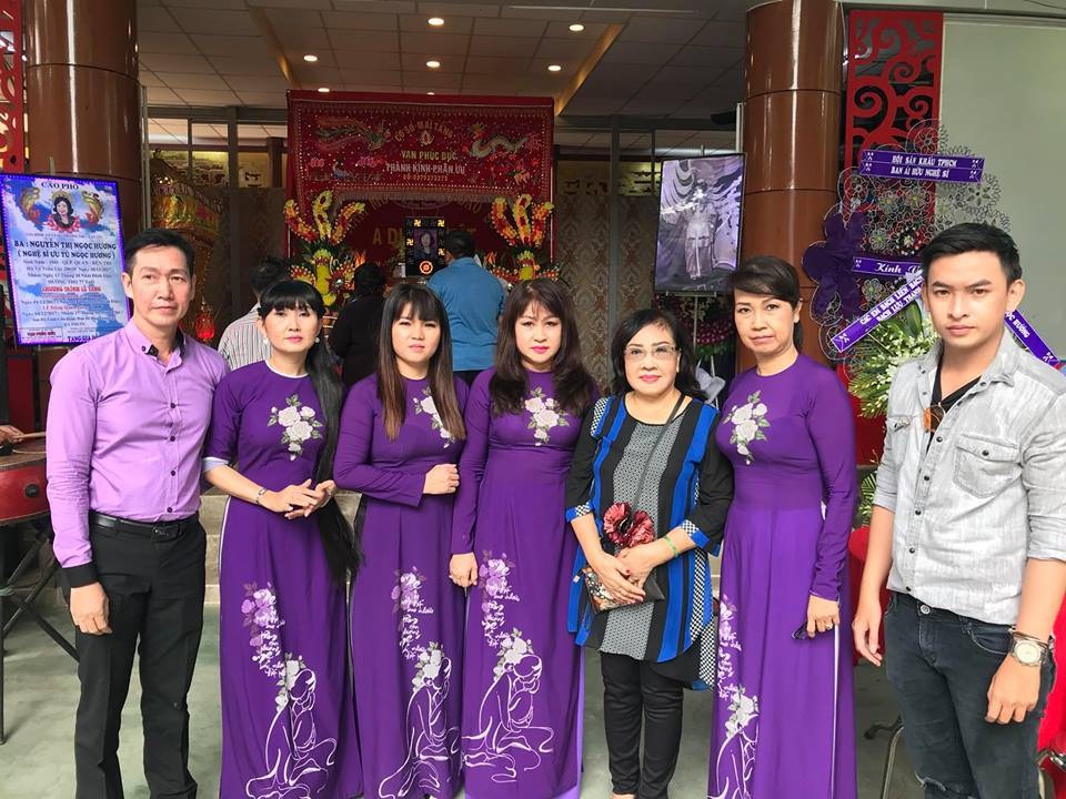 Đồng nghiệp tiếc thương khi NSƯT Ngọc Hương đột ngột ra đi - 10 Những nghệ sĩ trẻ đến viếng nghệ sĩ Ngọc Hương (Ảnh: Thanh Hiệp)