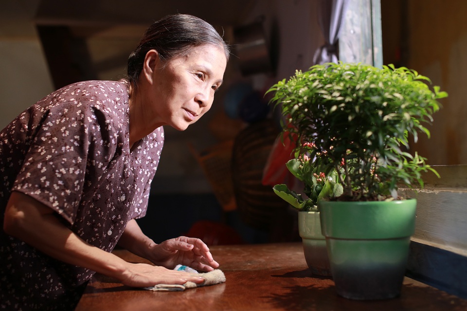 NSƯT Kim Xuân khiến nhiều nghệ sĩ bật khóc - 2 NSƯT Kim Xuân đã lấy nhiều nước mắt của khán giả và đồng nghiệp với vai diễn người mẹ trong Có căn nhà nằm nghe nắng mưa