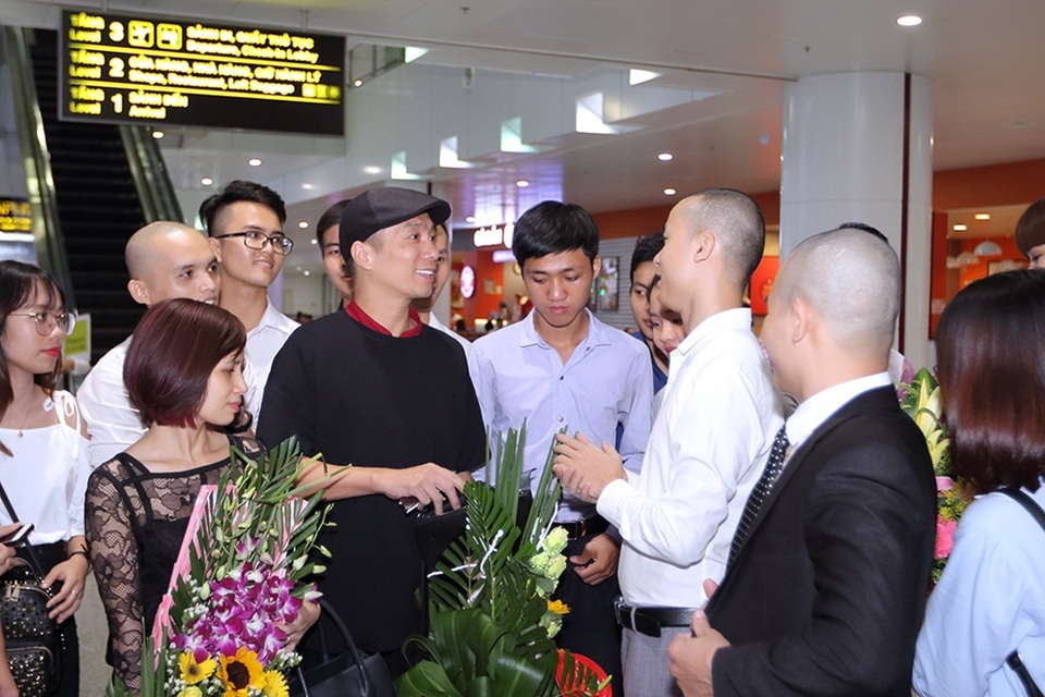 Áo dài Việt dát vàng được chào đón nồng nhiệt ngày trở về - 5 Sau chuyến đi này, NTK Đỗ Trịnh Hoài Nam sẽ quay trở lại để tiếp tục cống hiến cho thời trang và văn hóa Việt.