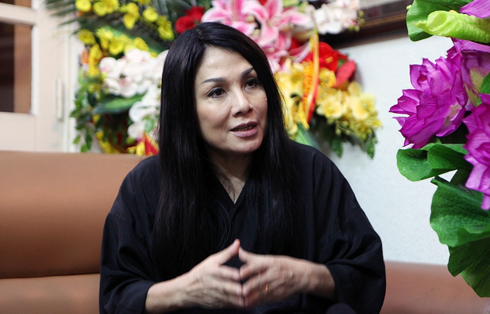 NTK Minh Hạnh: “Sự kết hợp lập dị... dẫn đến sự biến dạng của áo dài” - 2 NTK Minh Hạnh cho rằng, những tranh cãi quyết liệt liên quan đến áo dài vừa qua là sự tranh cãi tích cực. Ảnh: Xuân Ngọc.