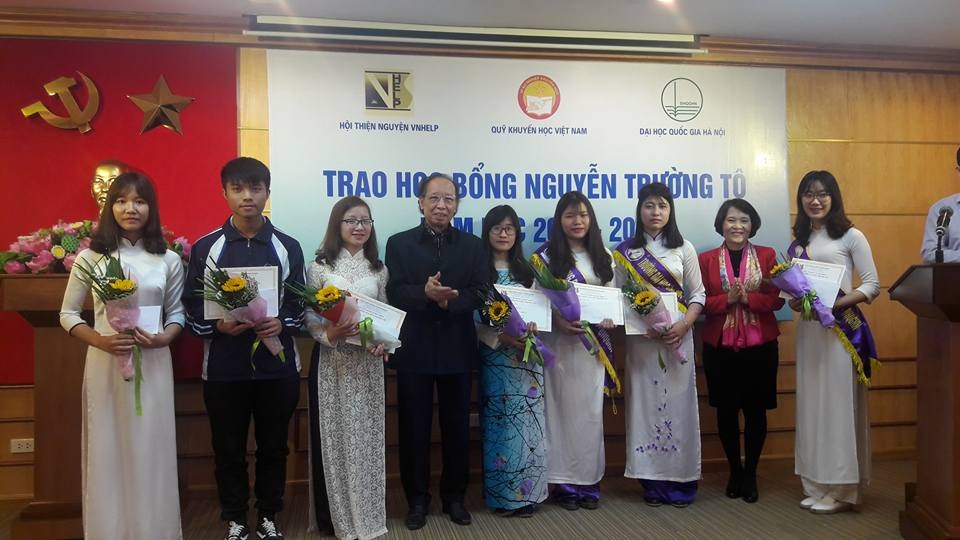 Trao 75 suất học bổng Nguyễn Trường Tộ đến sinh viên 6 trường đại học - 10 Trao 75 suất học bổng Nguyễn Trường Tộ đến sinh viên 6 trường đại học - 10