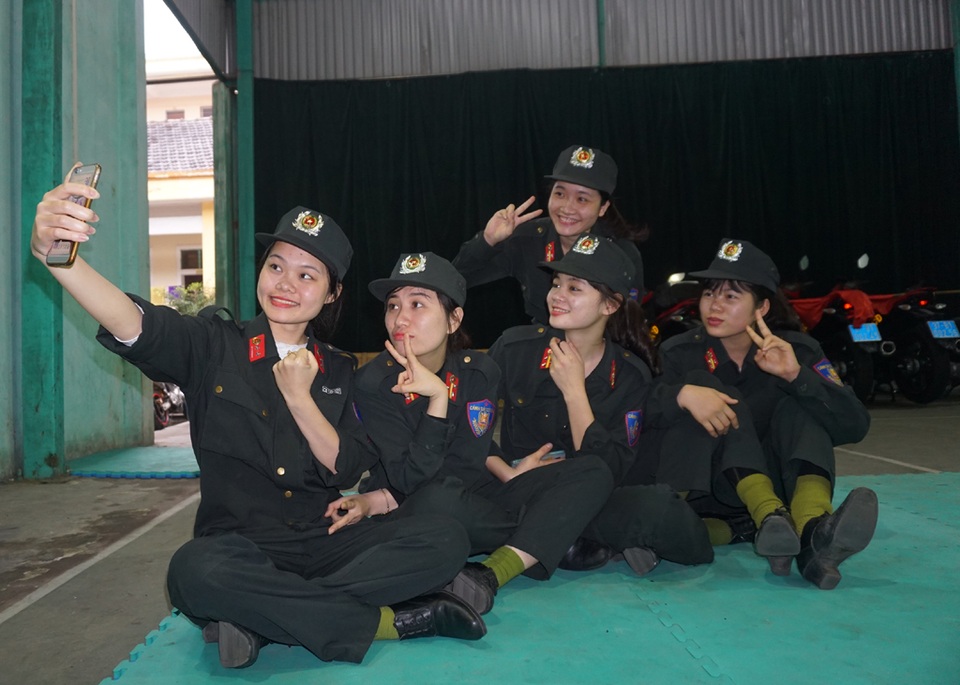 Những cô gái “má hồng, chí thép” - 3 ... và rất xì teen sau những buổi luyện tập