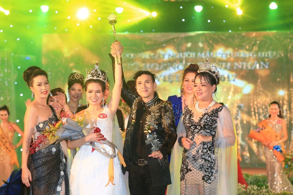 Kết quả chung cuộc: Doanh nhân Bùi Hồng Hà đã đăng quang ngôi vị Nữ hoàng doanh nhân Việt Nam 2017. Ngoài ra cô còn nhận được 2 giải phụ và Nữ hoàng được yêu thích nhất và Nữ hoàng thời trang.