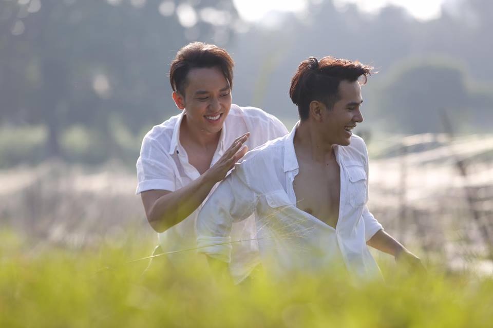 Hai hot boy của Vũ Ngọc Đãng gây “sốc” với nụ hôn đồng tính - 4 Hai hot boy của Vũ Ngọc Đãng gây “sốc” với nụ hôn đồng tính - 4