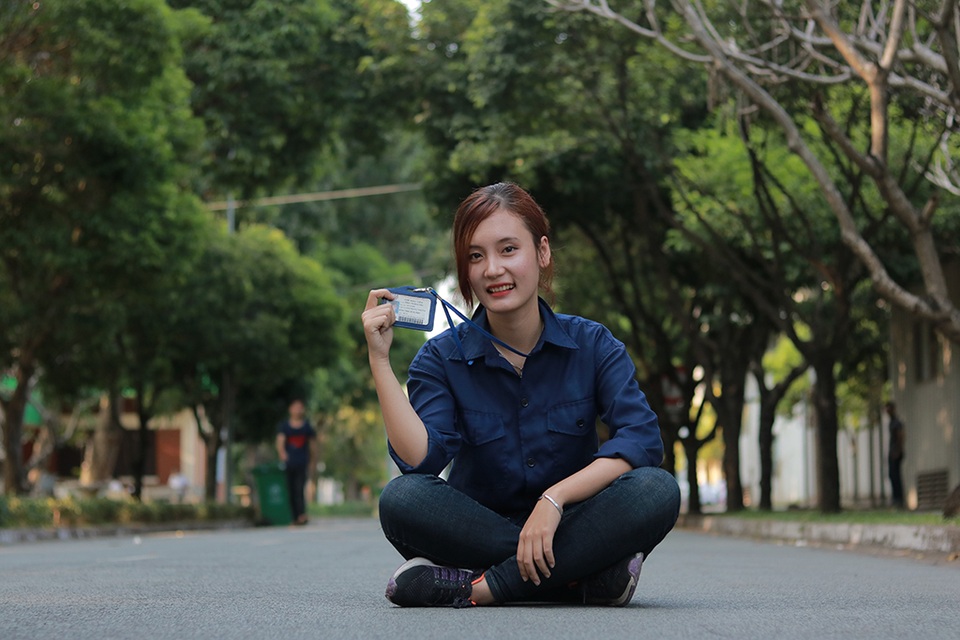 Những “bóng hồng” đam mê nghề của “phái mạnh” - 4
Lúc bình thường, nữ kỹ sư ngành ô tô trong tương lai Minh Hiếu rất nữ tính.