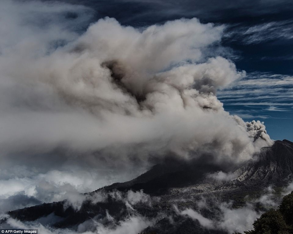 Núi lửa Turrialba ở Cartago, Costa Rica, phun trào ngày 6/1/2017.