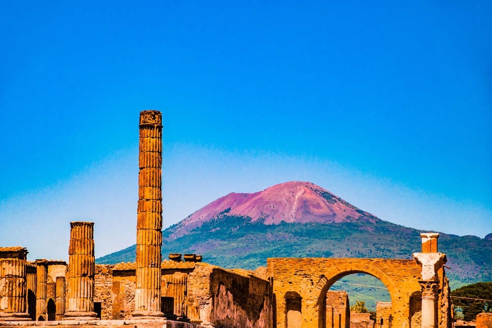 Siêu núi lửa ở Italia có thể dẫn tới một vụ phun trào mang tính hủy diệt - 5
Câu chuyện của hai thành phố Pompeii và Herculaneum có thể khiến chúng ta nghĩ rằng Vesuvius là mối đe dọa lớn nhất – nhưng chưa chắc.