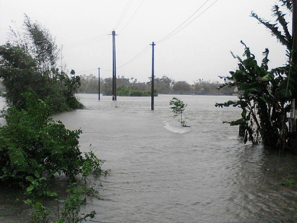 Nhiều nơi ở huyện Quảng Điền vẫn còn bị chia cắt bởi lũ lớn