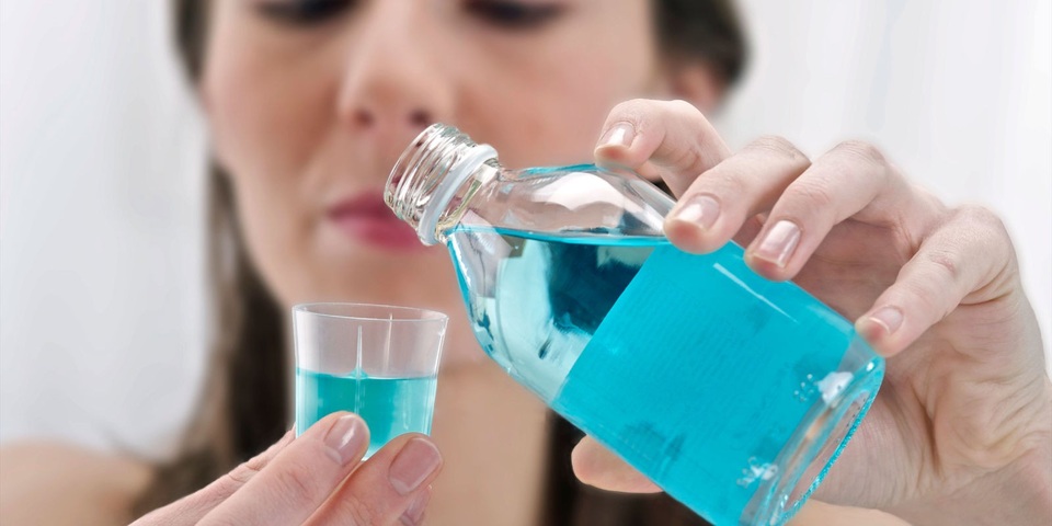 Nước súc miệng: Diệt vi khuẩn có lợi, lại thêm bệnh tiểu đường - 1 Sử dụng nước súc miệng sau khi đánh răng có thể tiêu diệt các vi khuẩn có hại, nhưng cũng ảnh hưởng đến những vi khuẩn có lợi