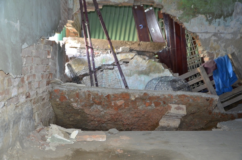 Hai căn nhà ở trung tâm TPHCM bỗng nứt toác, sụt lún - 1 Hai căn nhà ở trung tâm TPHCM bỗng nứt toác, sụt lún - 1