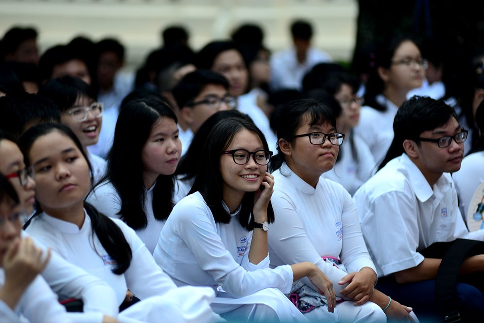 Nữ sinh chuyên Lê Hồng Phong xinh đẹp trong ngày tựu trường - 8 Những nữ sinh rạng ngời trong ngày đón năm học mới.