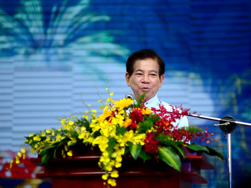Nữ sinh chuyên Lê Hồng Phong xinh đẹp trong ngày tựu trường - 2 Nguyên Chủ tịch nước Nguyễn Minh Triết chia sẻ những câu chuyện ý nghĩa với giáo viên và học sinh trường Lê Hồng Phong.
