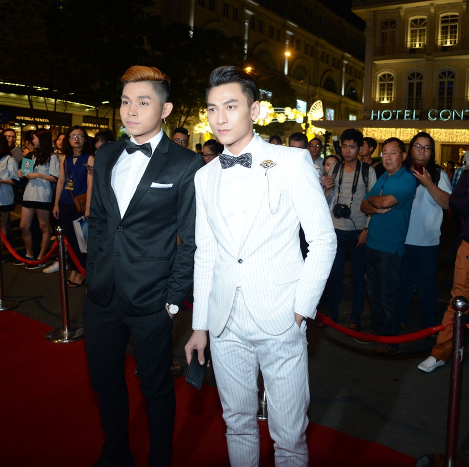 Dàn mỹ nhân showbiz Việt dập dìu tham dự giải thưởng điện ảnh - 6 Jun và Isaac nhóm 365