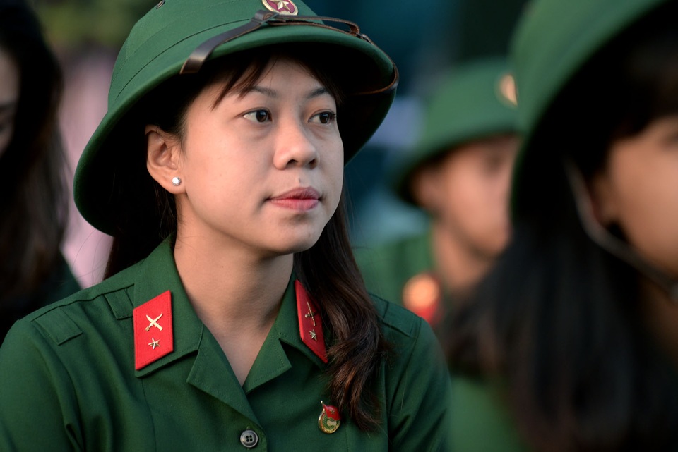 Nhung cho biết, cô gác lại mọi công việc học hành, muốn lên đường tham gia nghĩa vụ quân sự để rèn luyện ý chí bản thân.