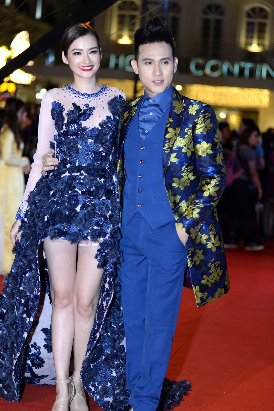 Dàn mỹ nhân showbiz Việt dập dìu tham dự giải thưởng điện ảnh - 4 Hoa hậu Trương Tri Trúc Diễm tông xuyệt tông sánh đôi cùng ca sĩ Nguyên Vũ