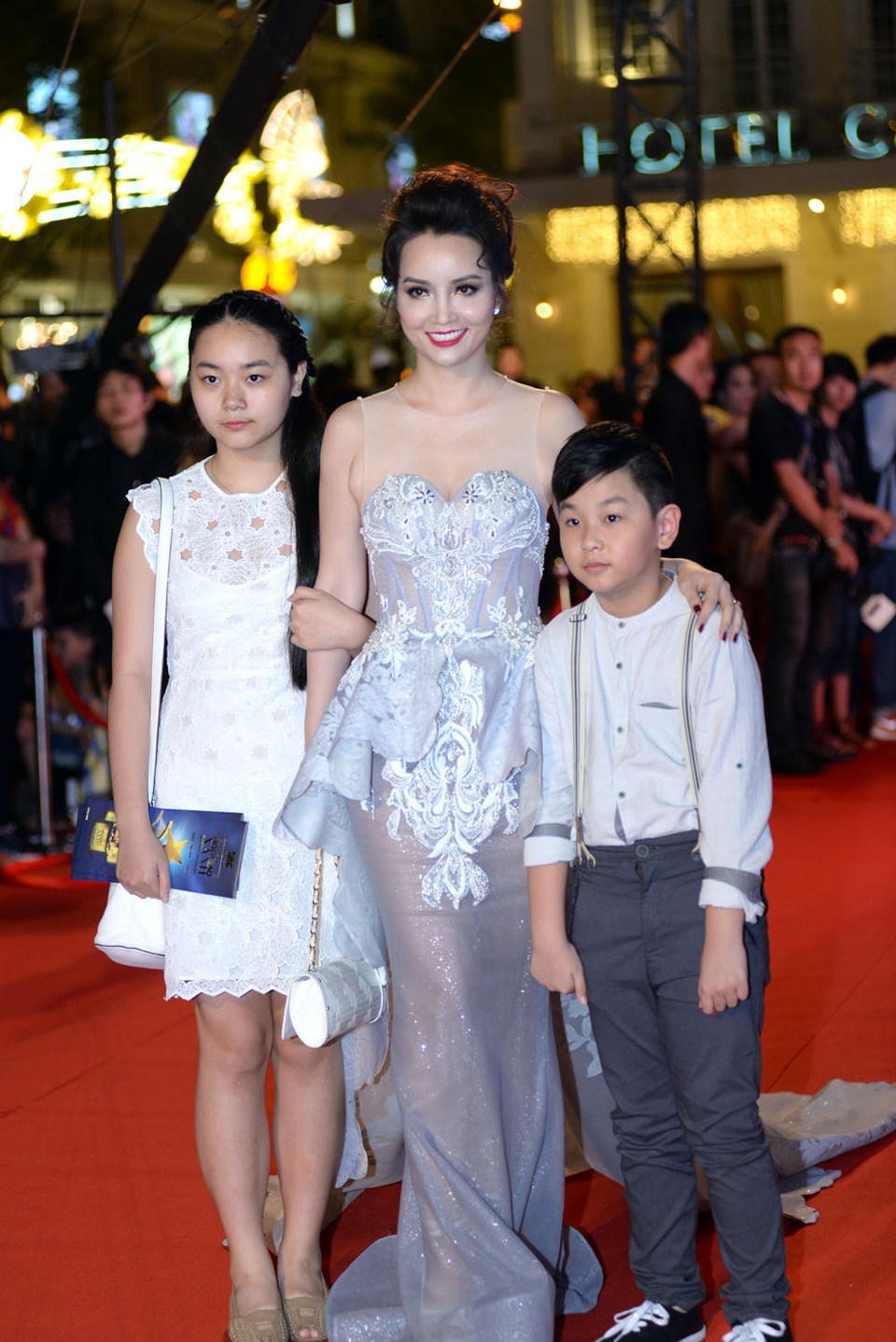 Dàn mỹ nhân showbiz Việt dập dìu tham dự giải thưởng điện ảnh - 20 Diễn viên Mai Thu Huyền và hai con vô cùng đáng yêu