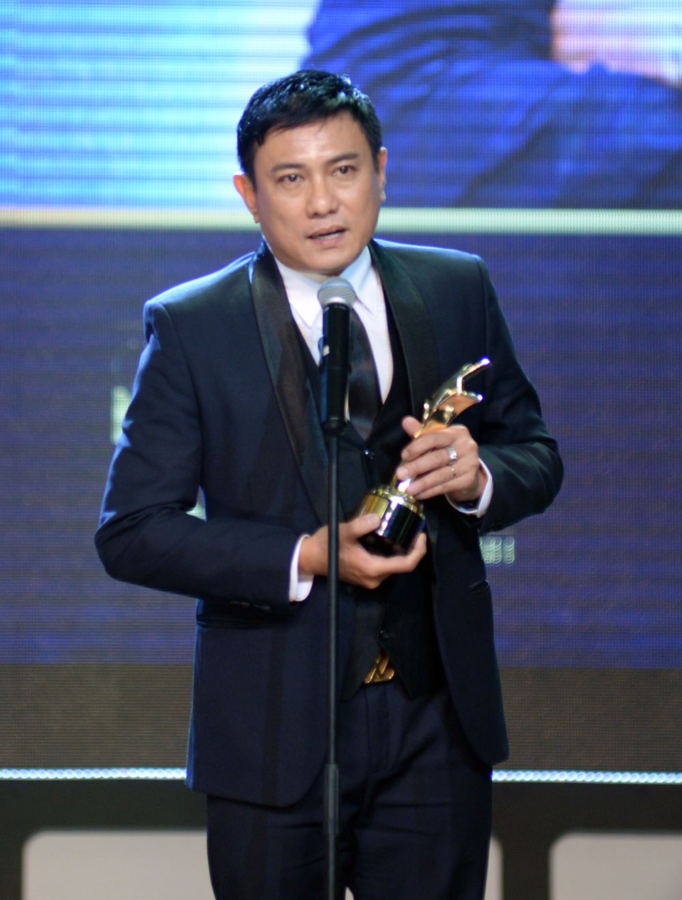 Hoàng Phúc nhận được giải thưởng Nam diễn viên xuất sắc nhất do hội đồng nghệ thuật bình chọn