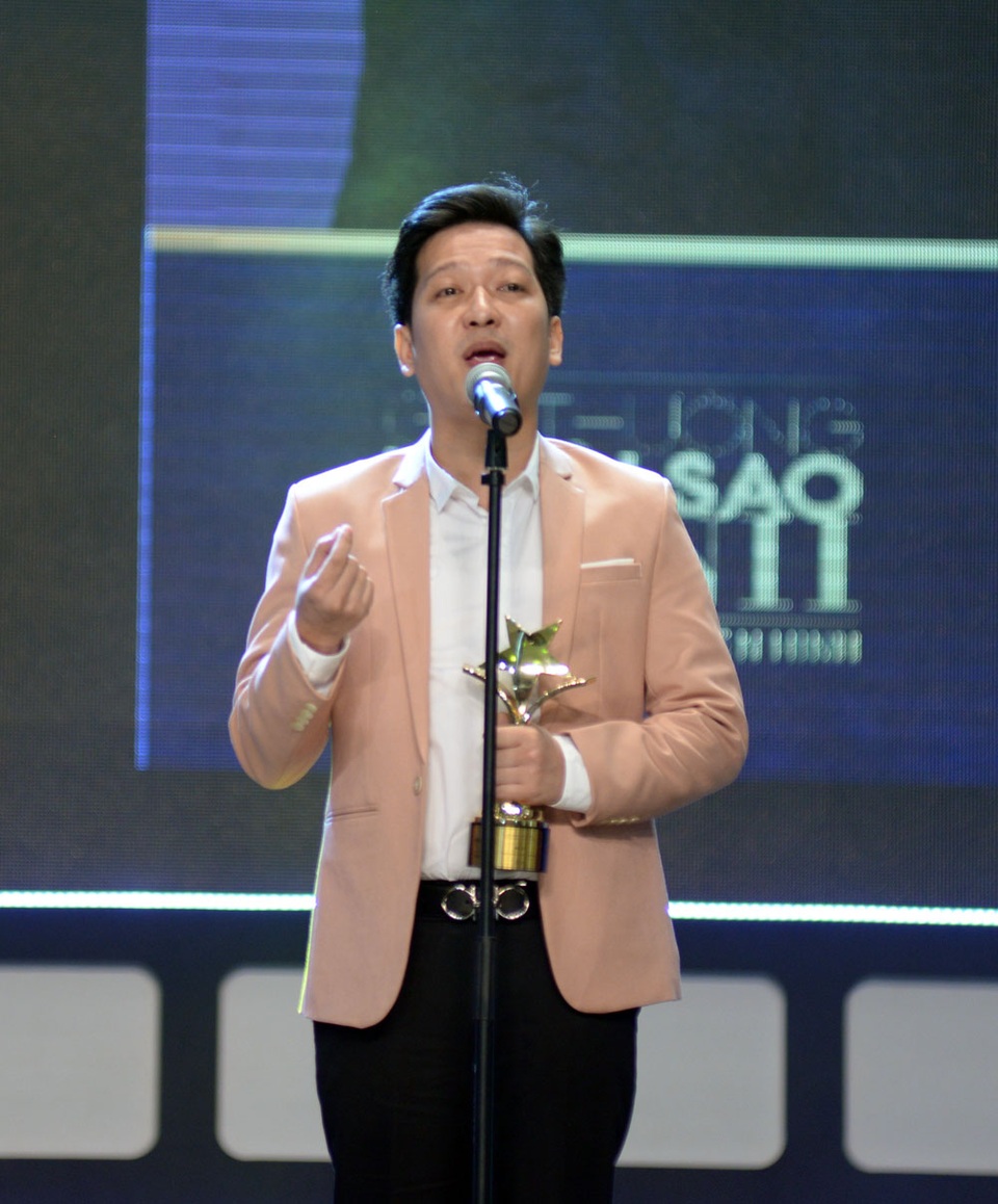 Những gương mặt “mới toanh” trong các giải thưởng cuối năm của showbiz - 5 Trong năm qua, Trường Giang chỉ đóng một bộ phim duy nhất “Taxi, Em tên gì?” và bộ phim lại mang về cho nam diễn viên hài cùng lúc 2 giải thưởng.